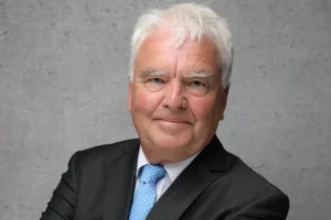 Portrait von Prof. Dr. Bernd Halfar
