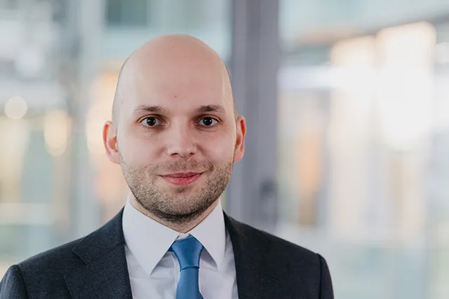 Portrait von Pascal Tschörtner, bpa-Geschäftsführer und Geschäftsbereichsleiter stationäre Versorgung